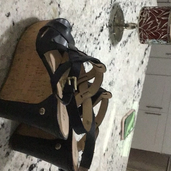 Guess black sandals. Size 9 - Picture 2 of 2